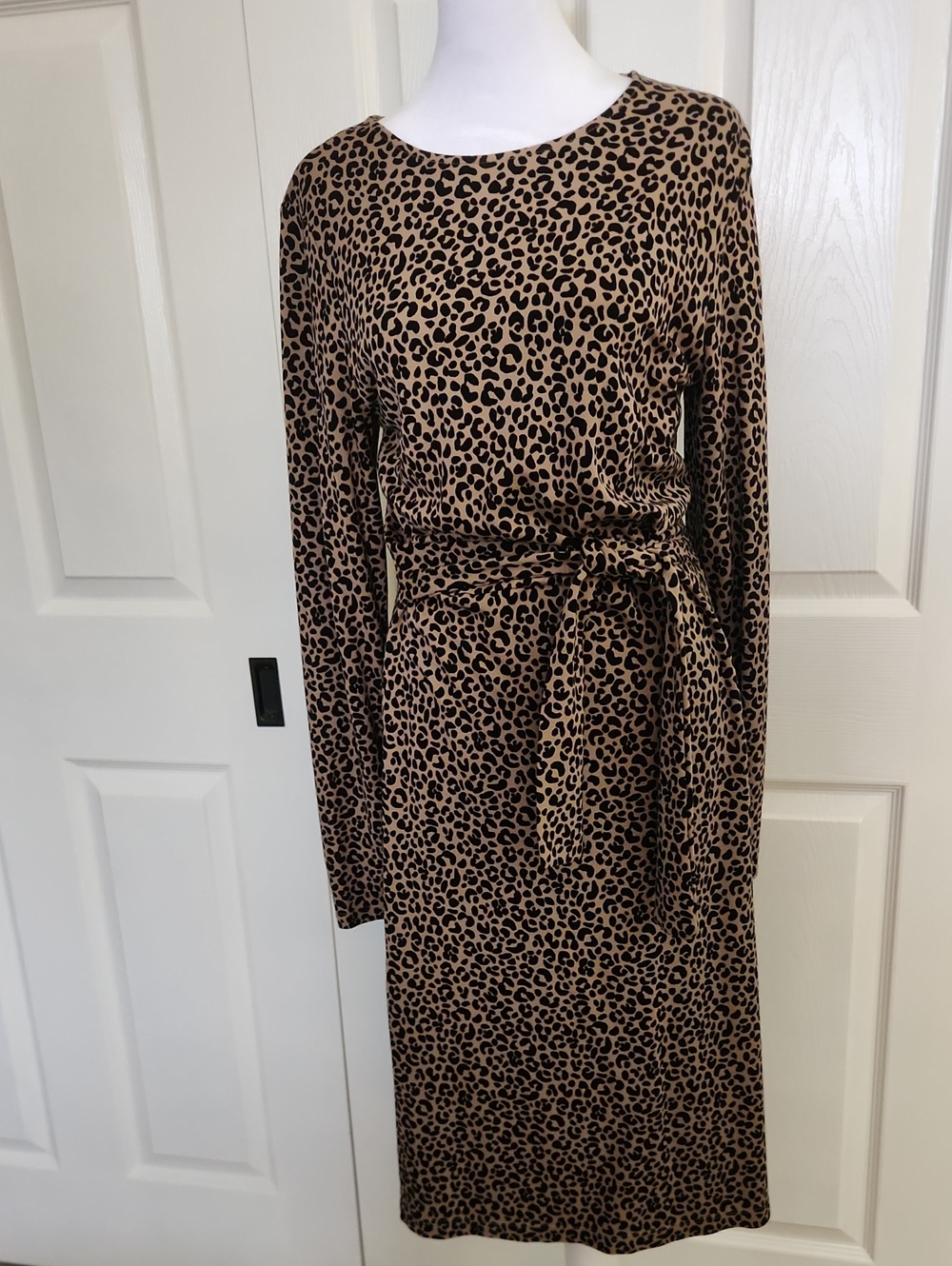 Old Navy Leopard Print Tie-Waist Long Sleeve Dress - Tan & Black, M